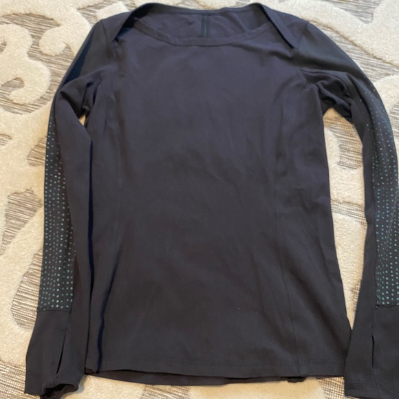 Lululemon Like New Size 10 Running LS. Check out all my Lulu. Bundle and save! - Picture 1 of 3